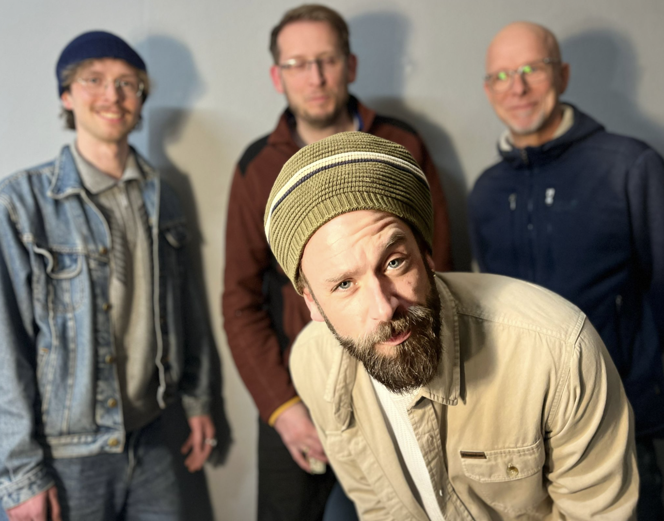Mario & The Buccaneers sind eine musikalische Melange aus Blues, Reggae und Pop. Ihr Groove aus dem Herzen der Hansestadt wird in klassischer Rockbesetzung (Drums, Bass, Keys, Gitarre) umgesetzt und von 4-Stimmigen Harmonien untermalt