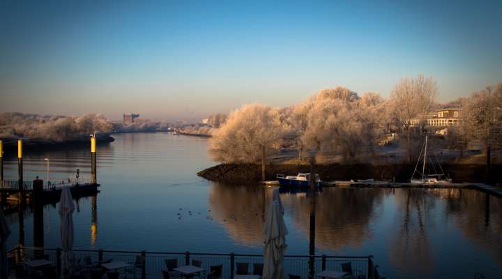 Winter an der Weser in Bremen